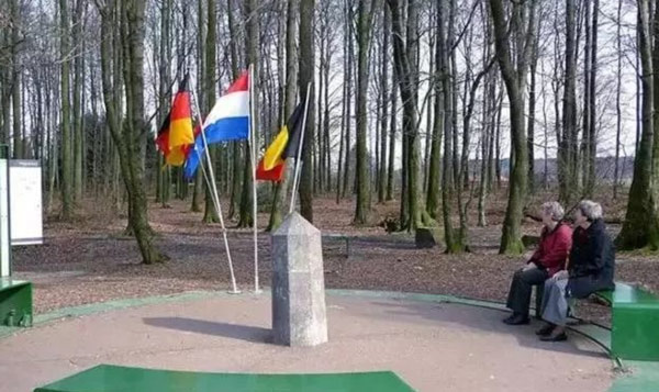 德国、荷兰、比利时三国共用一个国境线界碑