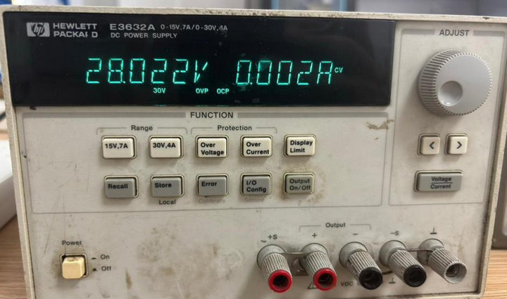 可调电源调到28V
